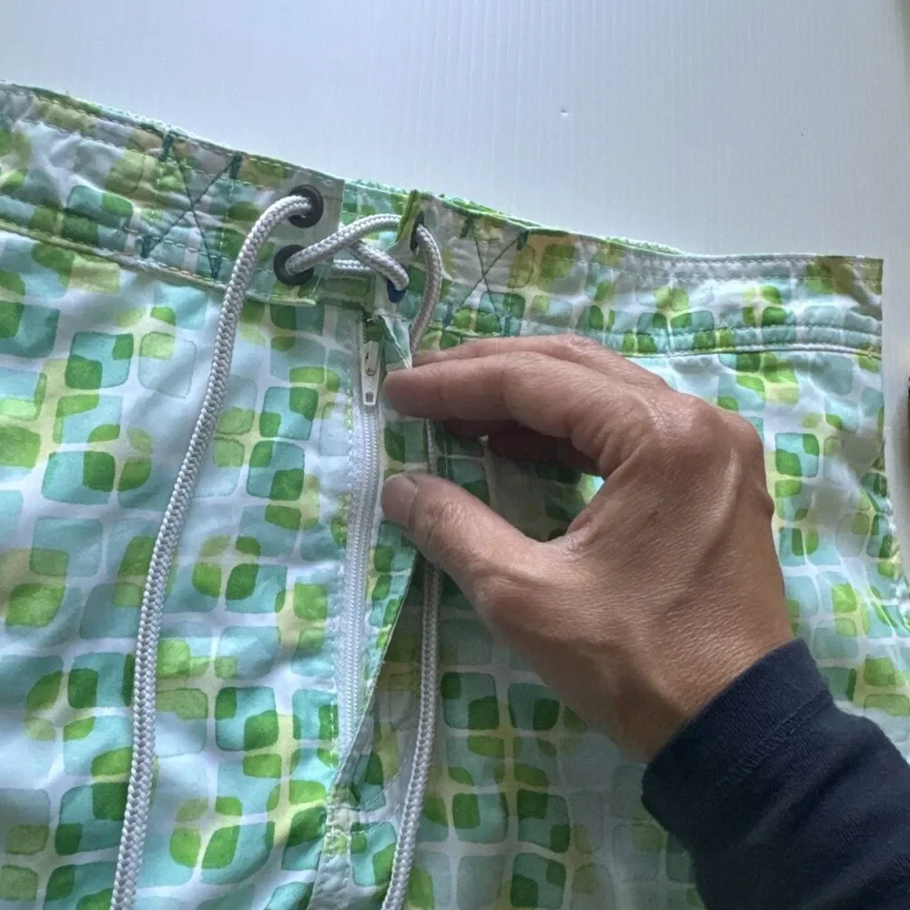 Tommy Bahama Men’s Swim Trunks M Green Geometric Print Drawstring Board Shorts